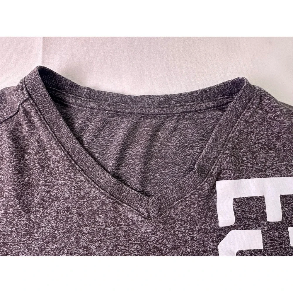 Ecko Unltd Y2K Men Gray Heather V Neck Short Sleeve Graphic T Shirt World Famous